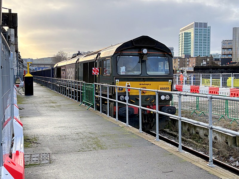 [wnxx] Pictures - 66689 66715 Euston/6B65 120226